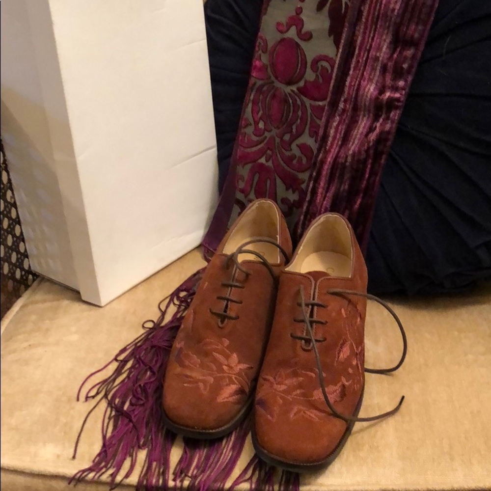 LAST CHANCE Vintage Coldwater Creek Embroidered Suede Loafer - Picture 2 of 7